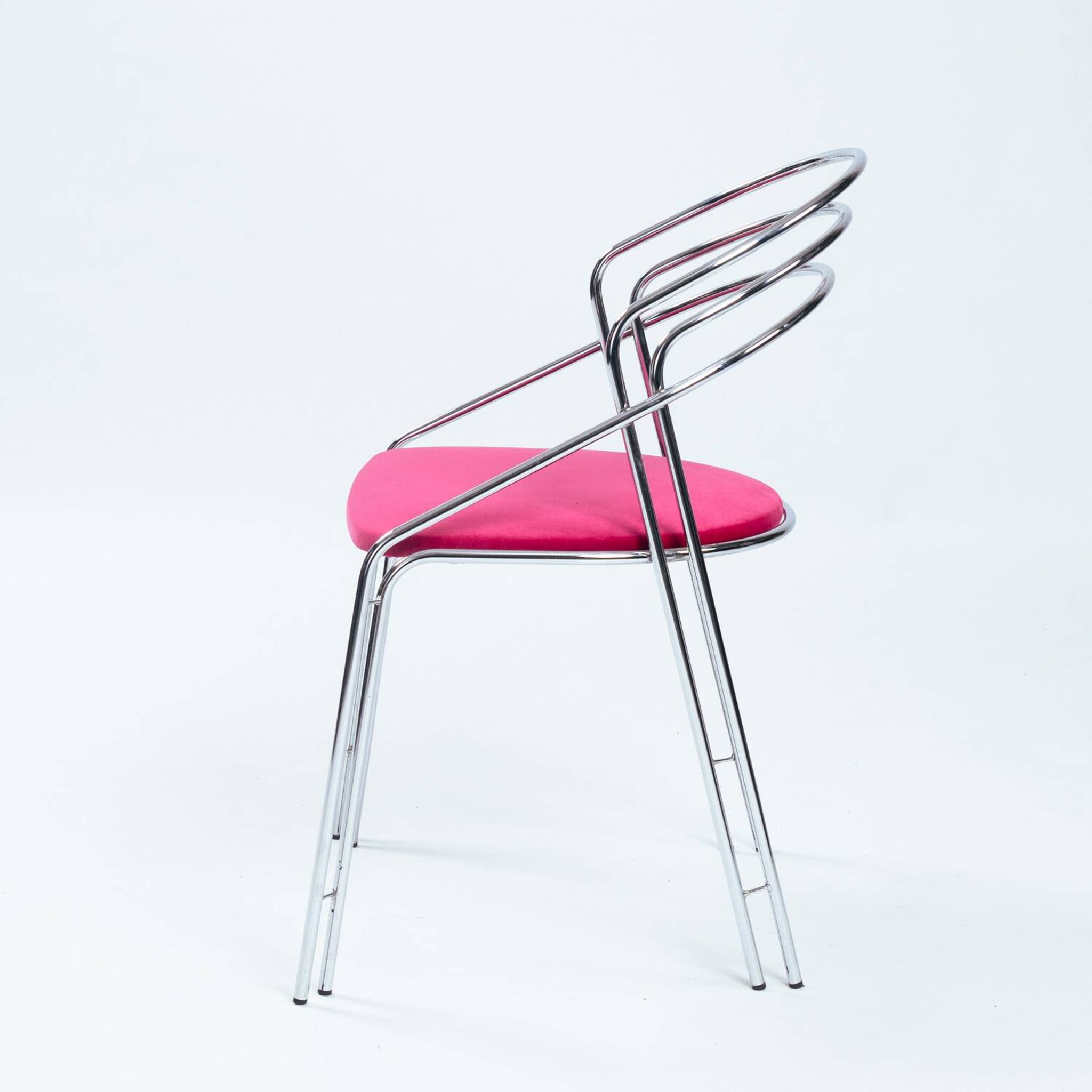 Set of Four Midcentury Italian Dining Chairs in Chrome and Pink Velvet