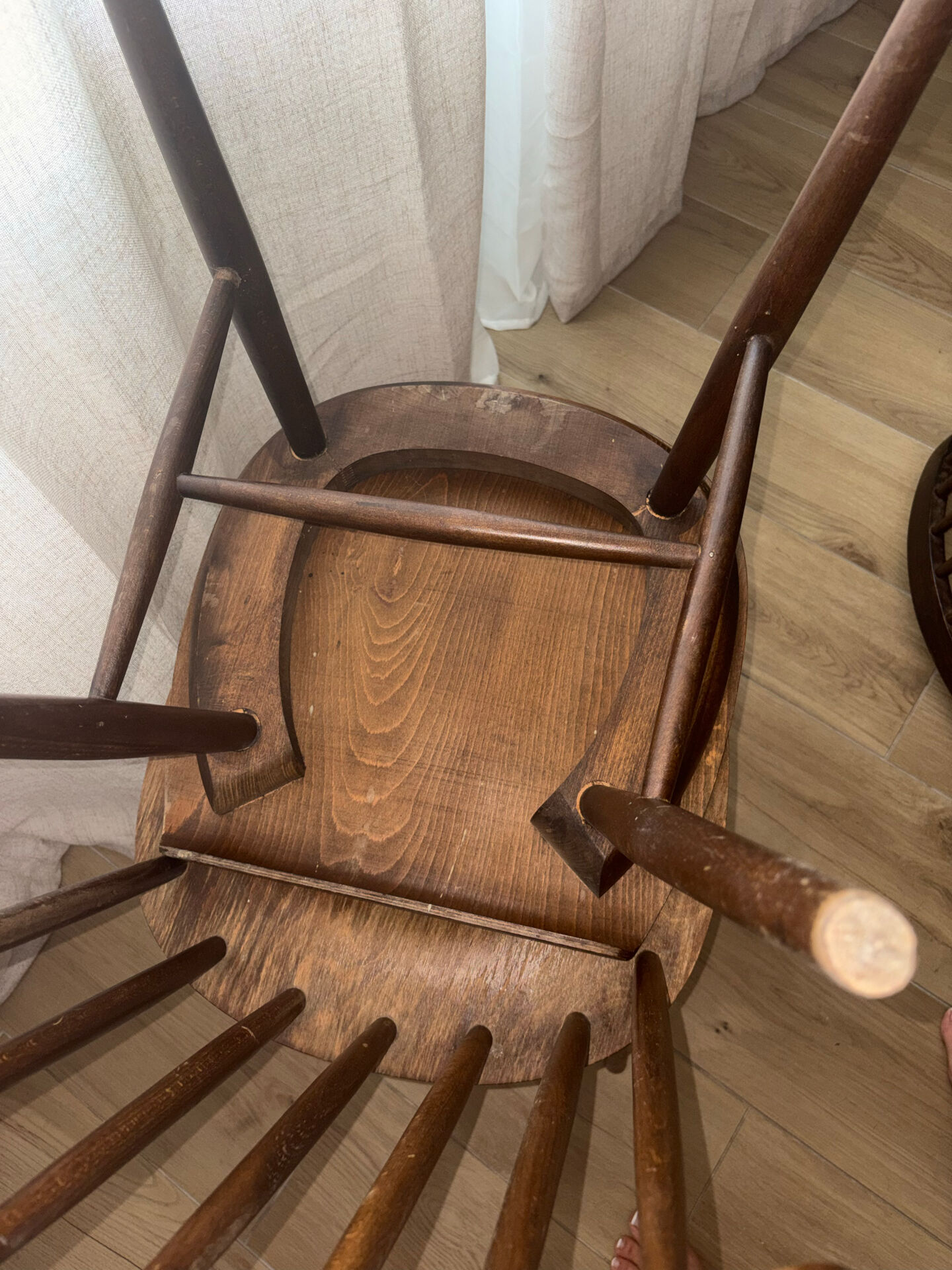 Chaise modèle Fanett