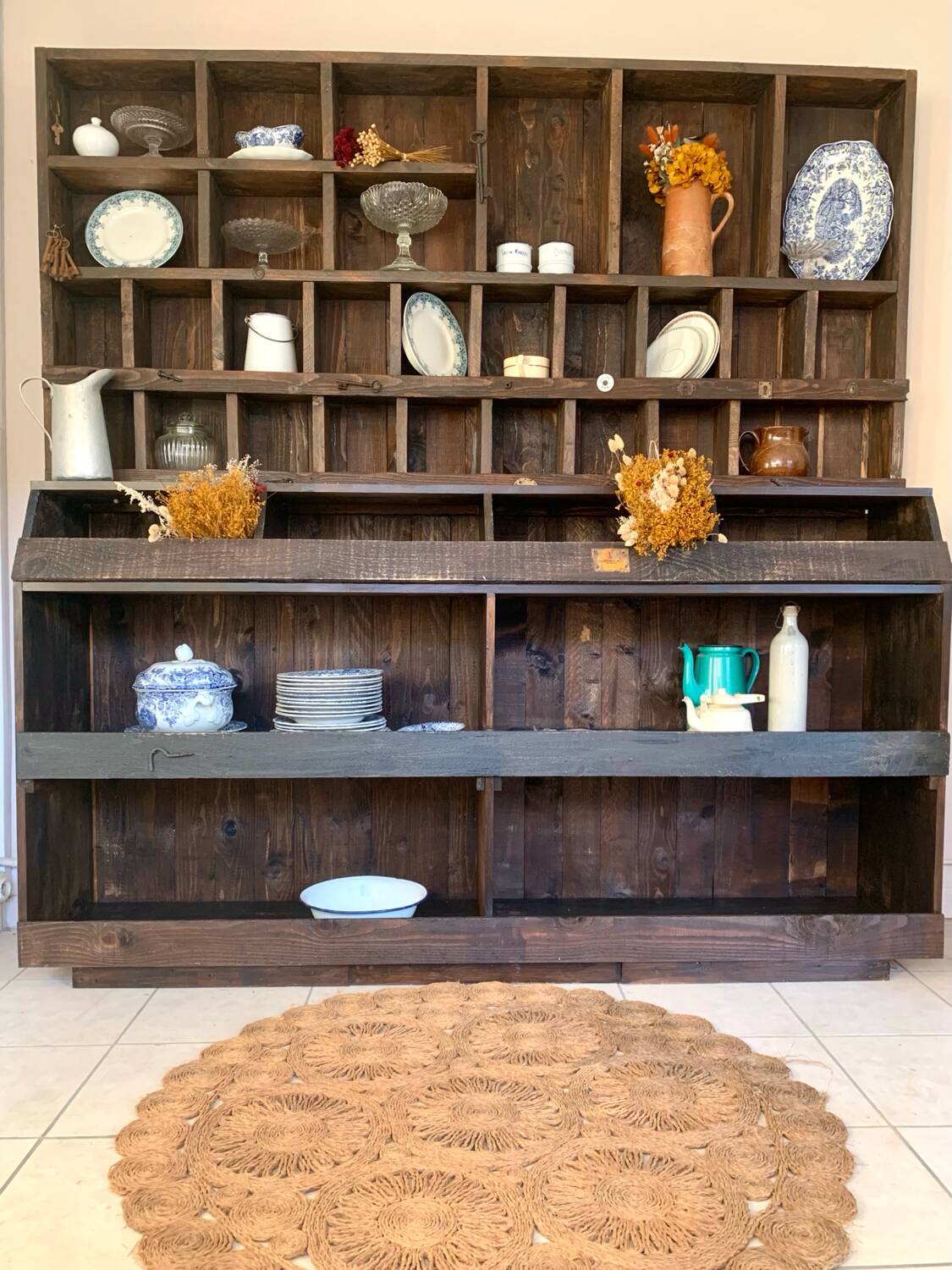 Trade furniture with lockers