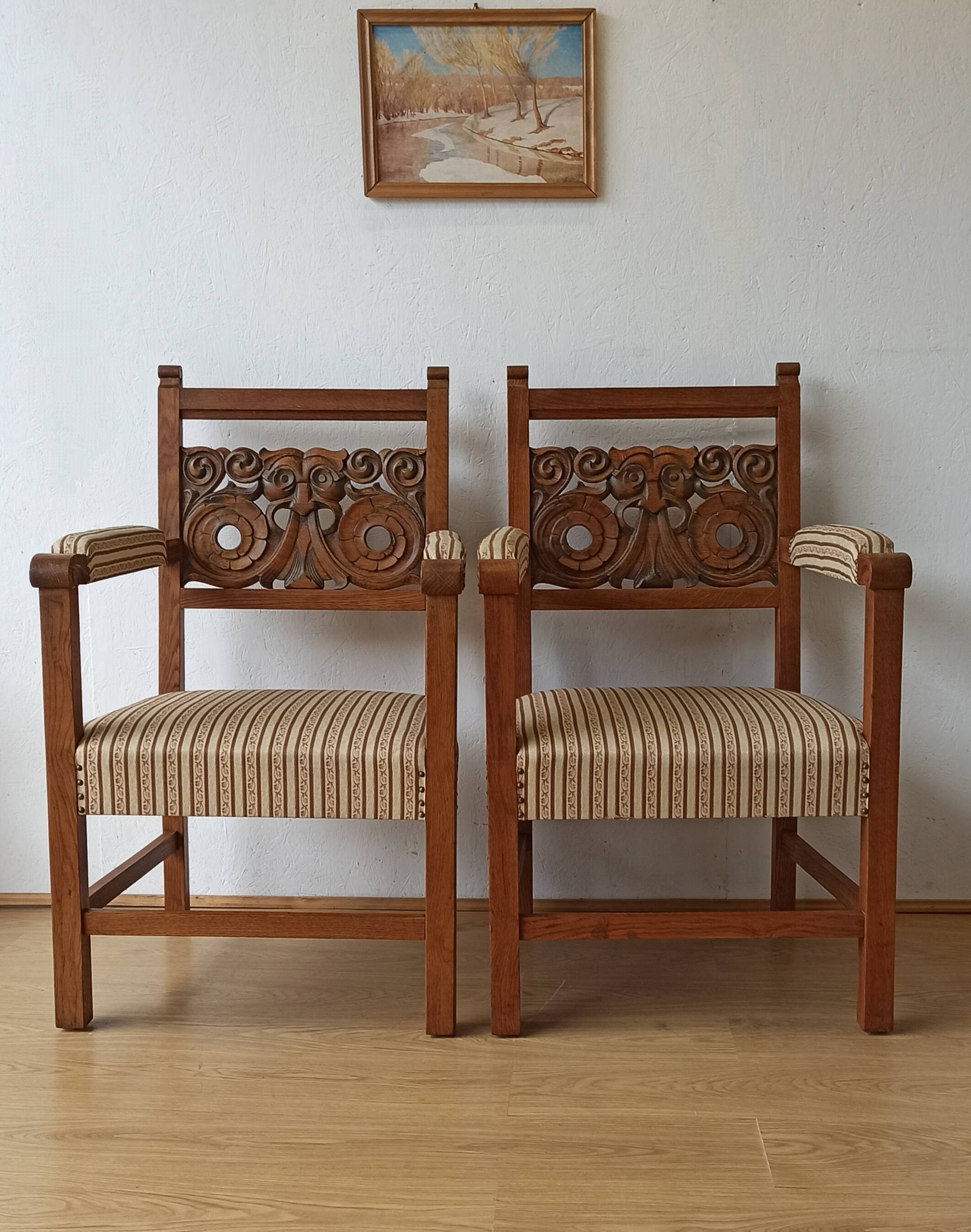 Pair of thrones vintage incredible chairs.