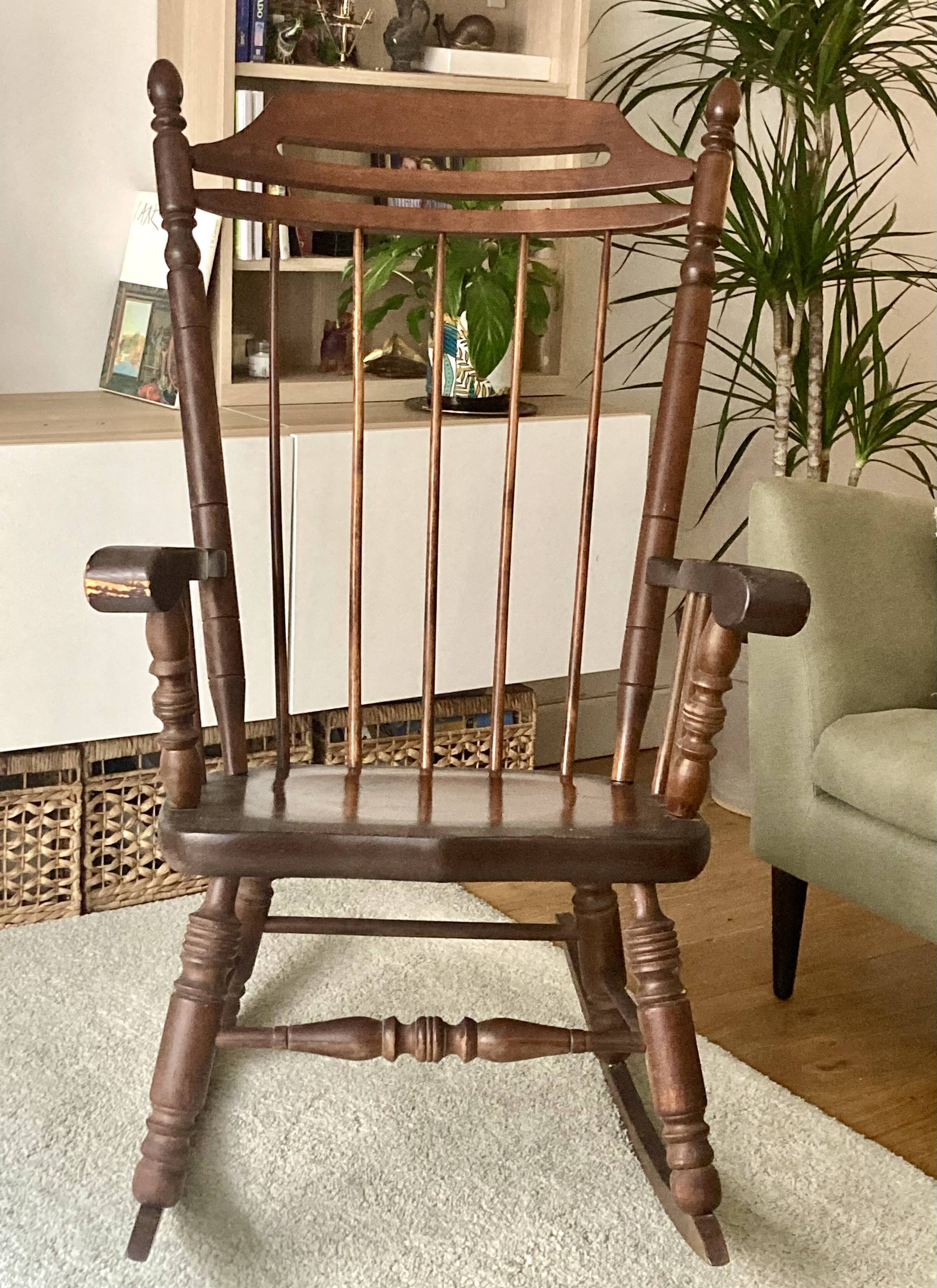 Wooden rocking chair - English art & craft