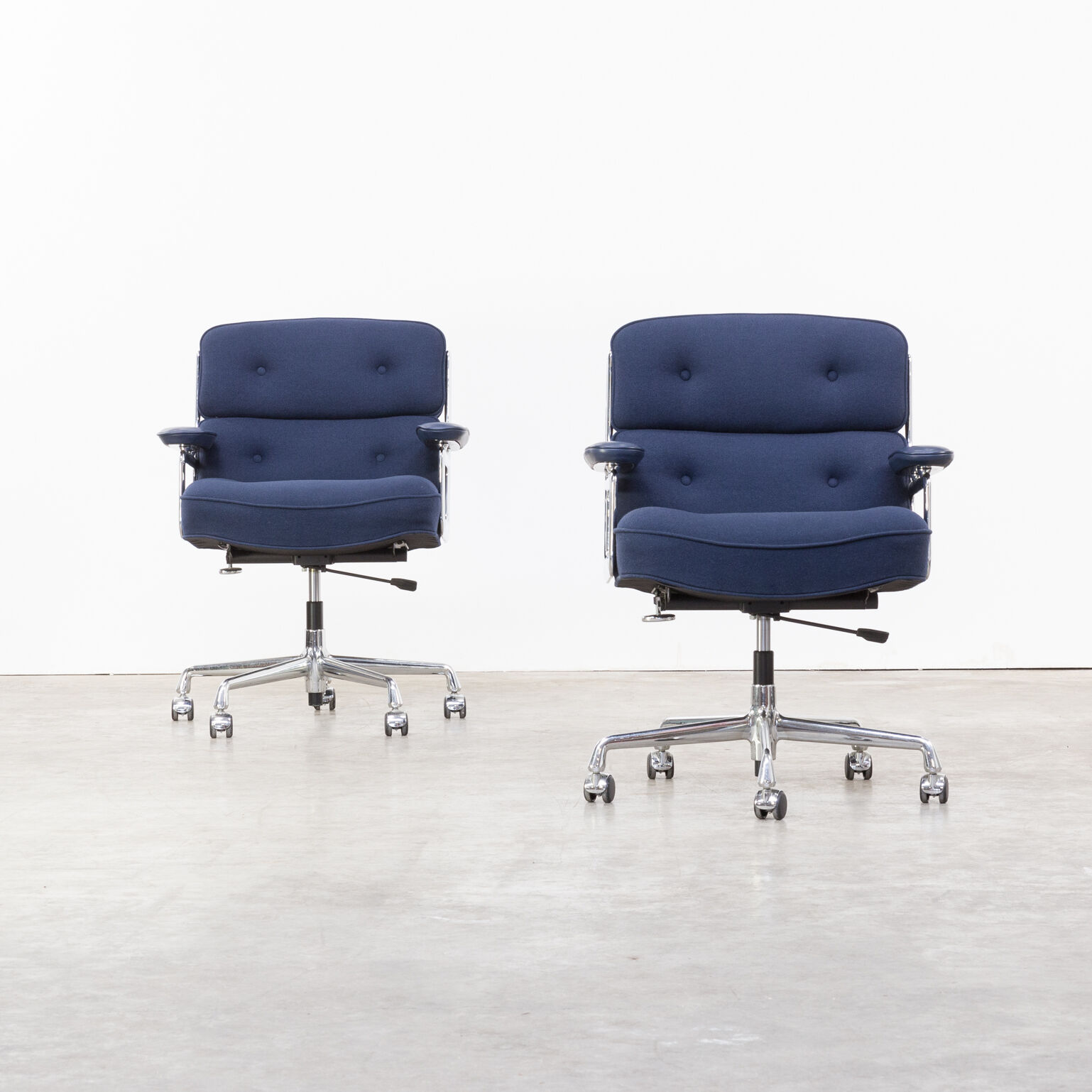 Pair of ES 104 Lobby Chair by Charles & Ray Eames for Vitra