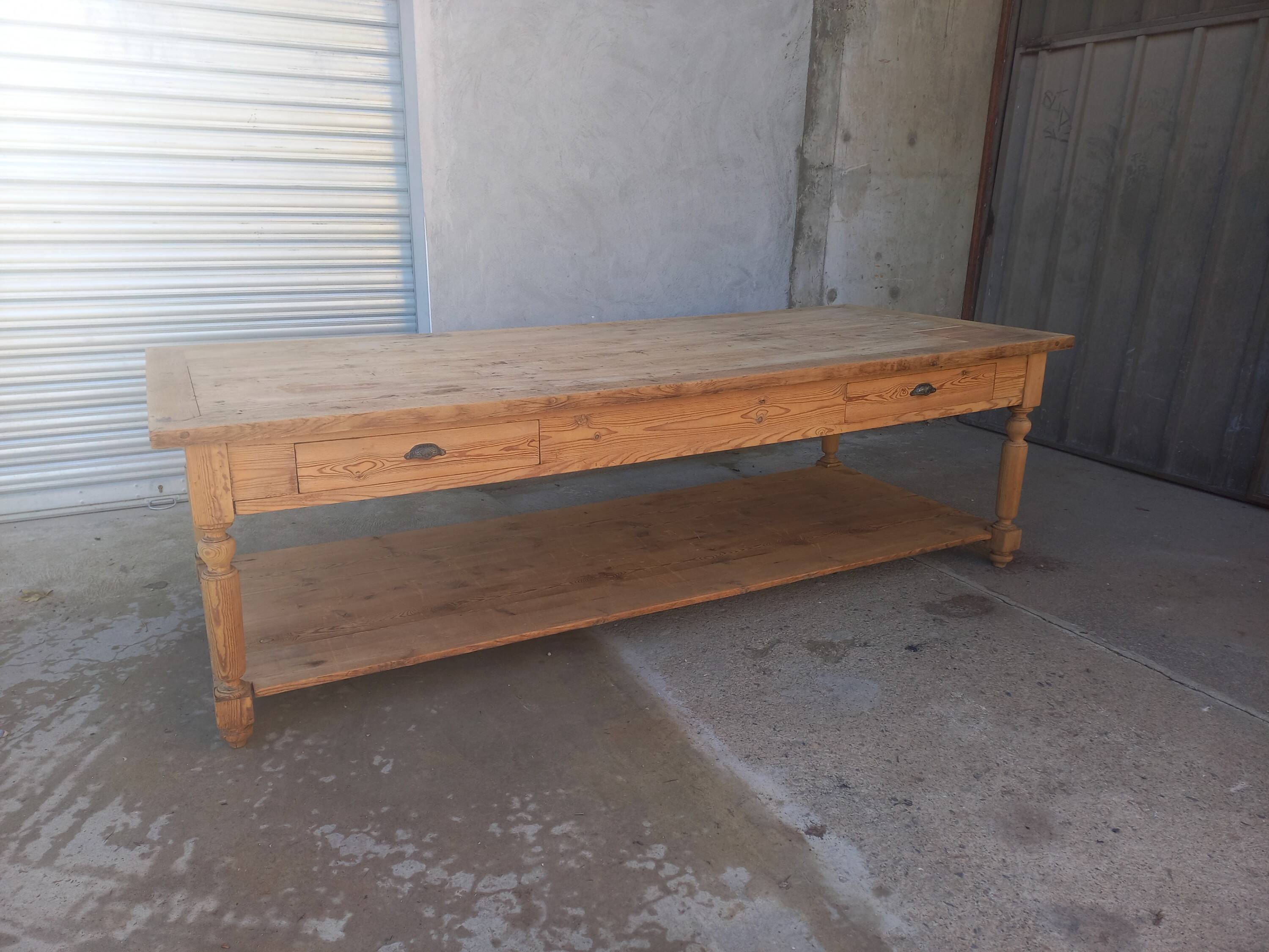 Grande table de communauté en chêne et sapin