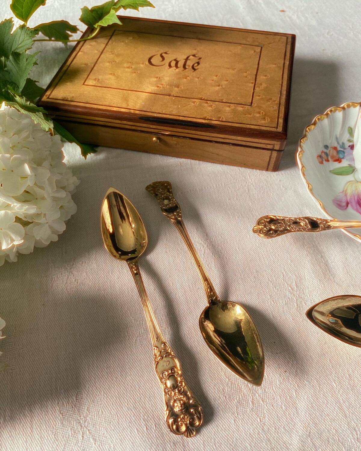 Set of 6 silver-gilt teaspoons, 2nd grade neck brace hallmark, 14 cm, in its box, late 19th century. Early 20th century