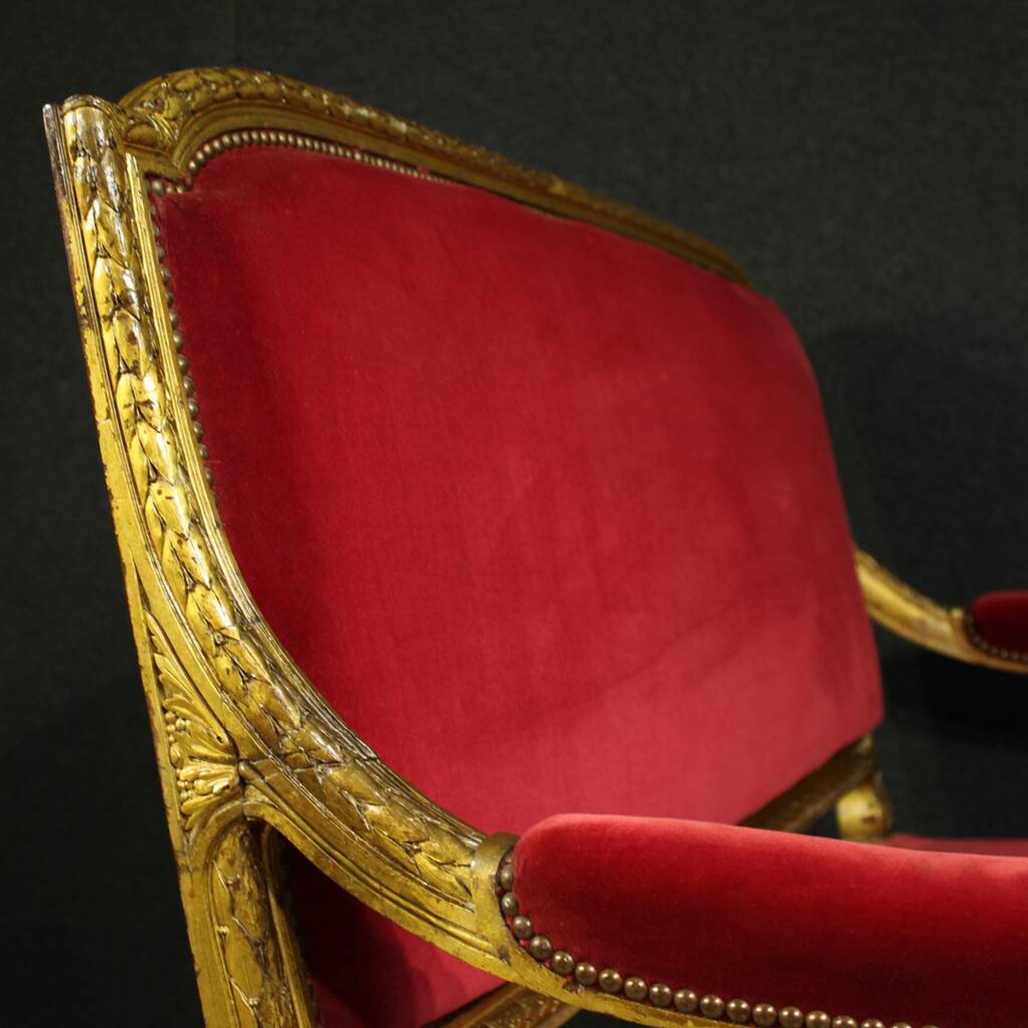 Sofa en velours rouge français antique du 19ème siècle