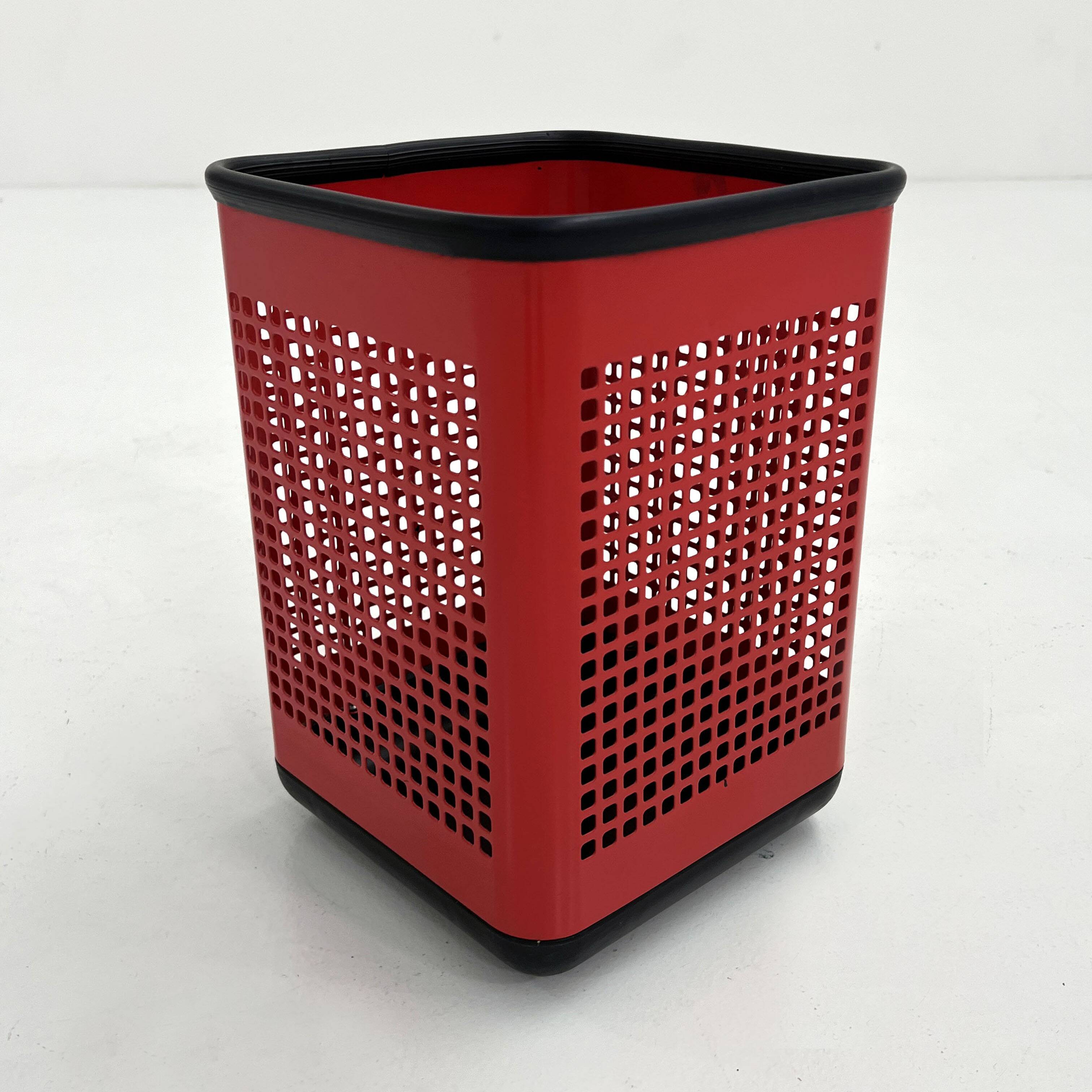 Corbeille à papier en métal rouge de Neolt, 1980