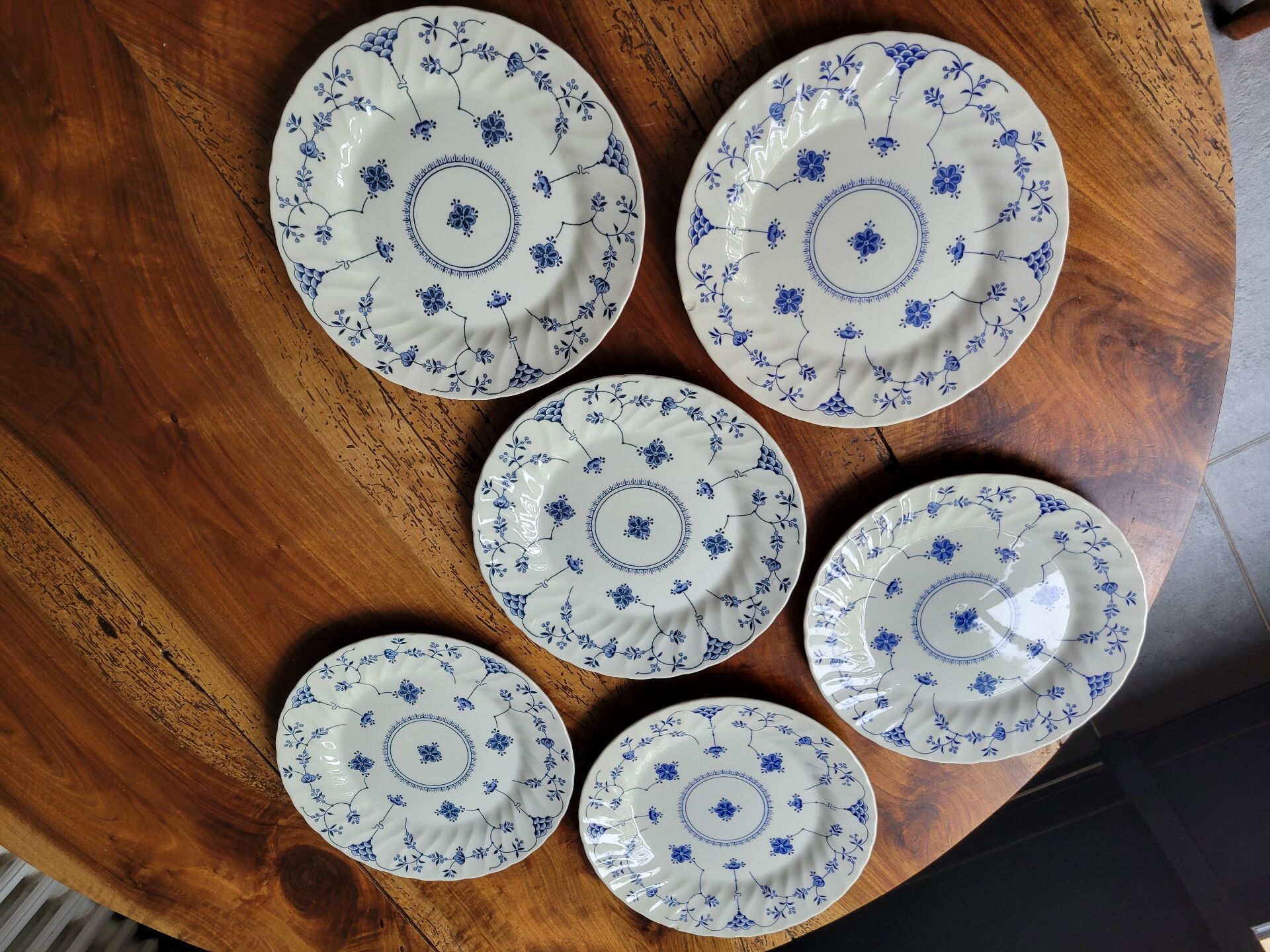6 assiettes plates Queen's England vers 1970