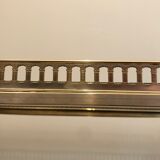 Table de style néo classique en métal argenté et doré et verre