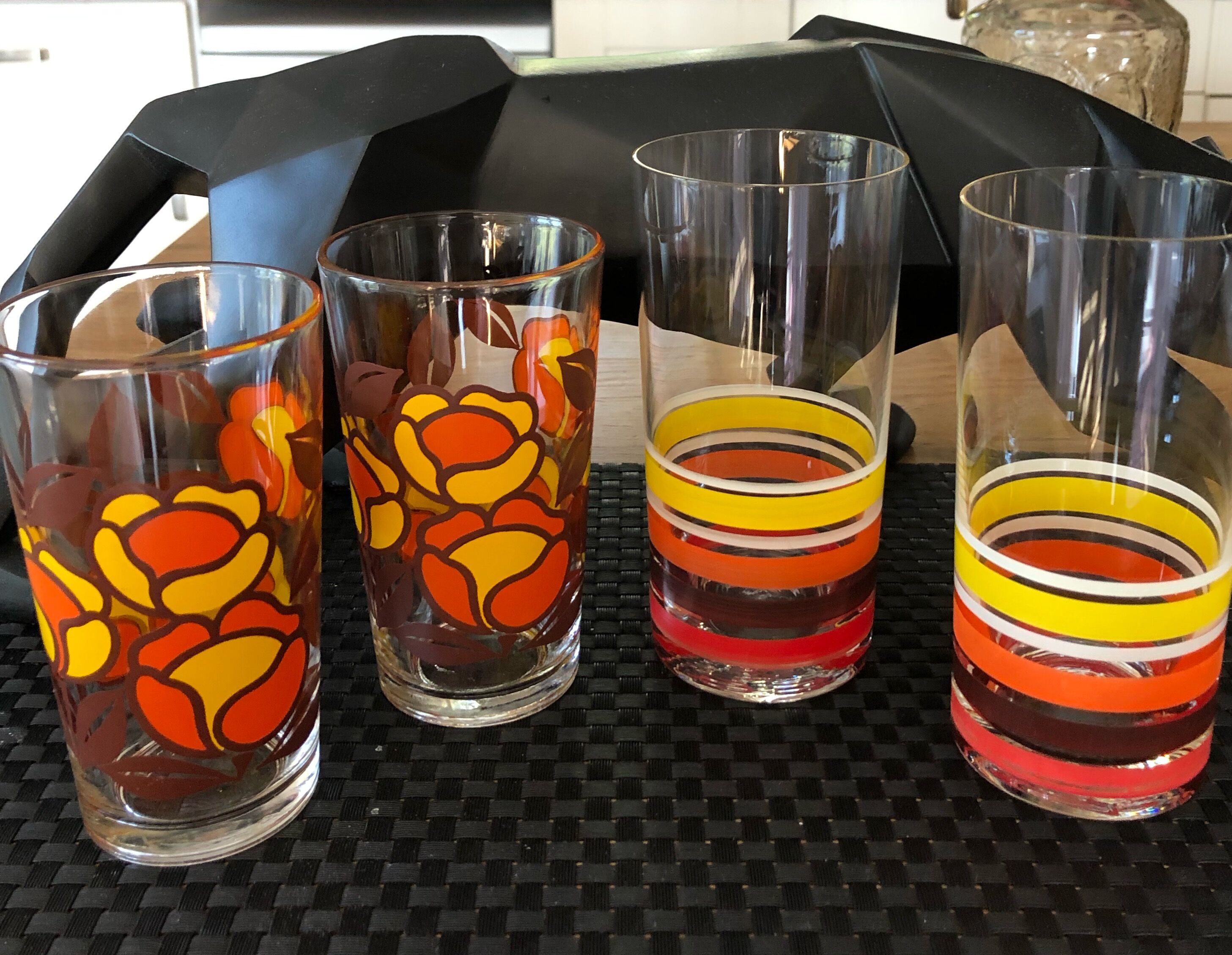 4 vintage pop style water glasses