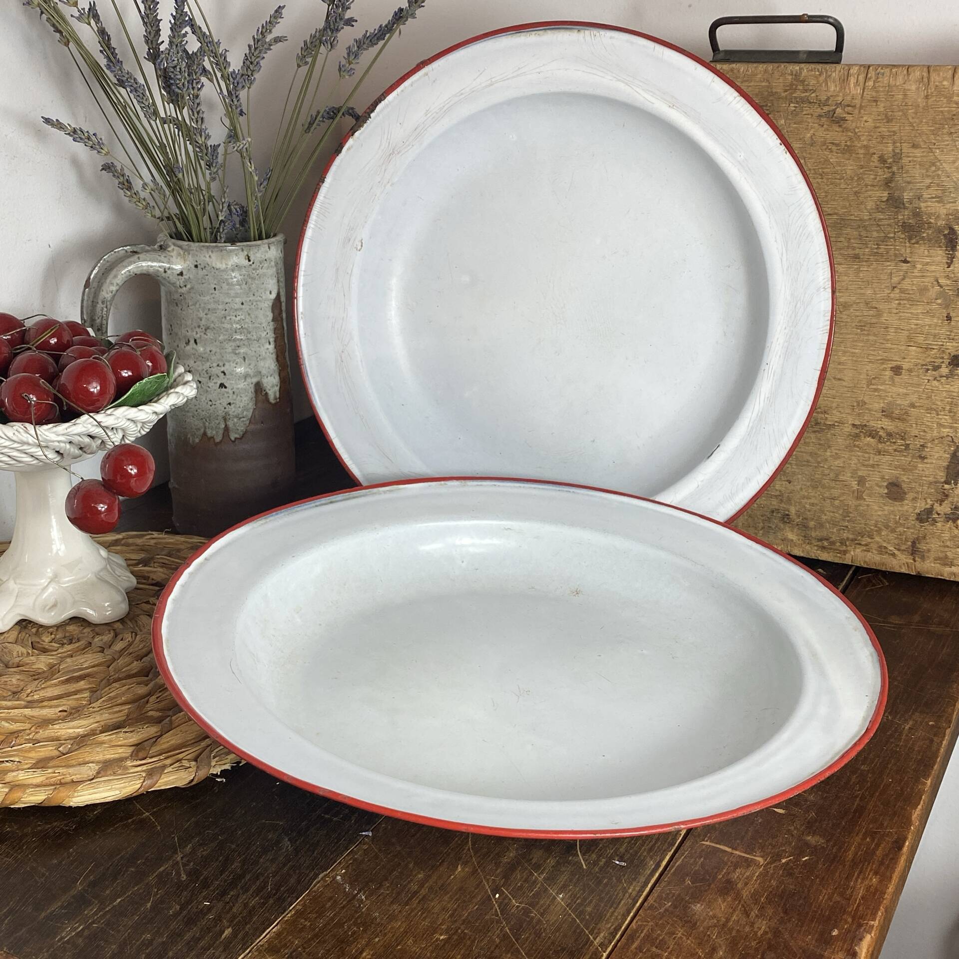 Enamelled metal plates