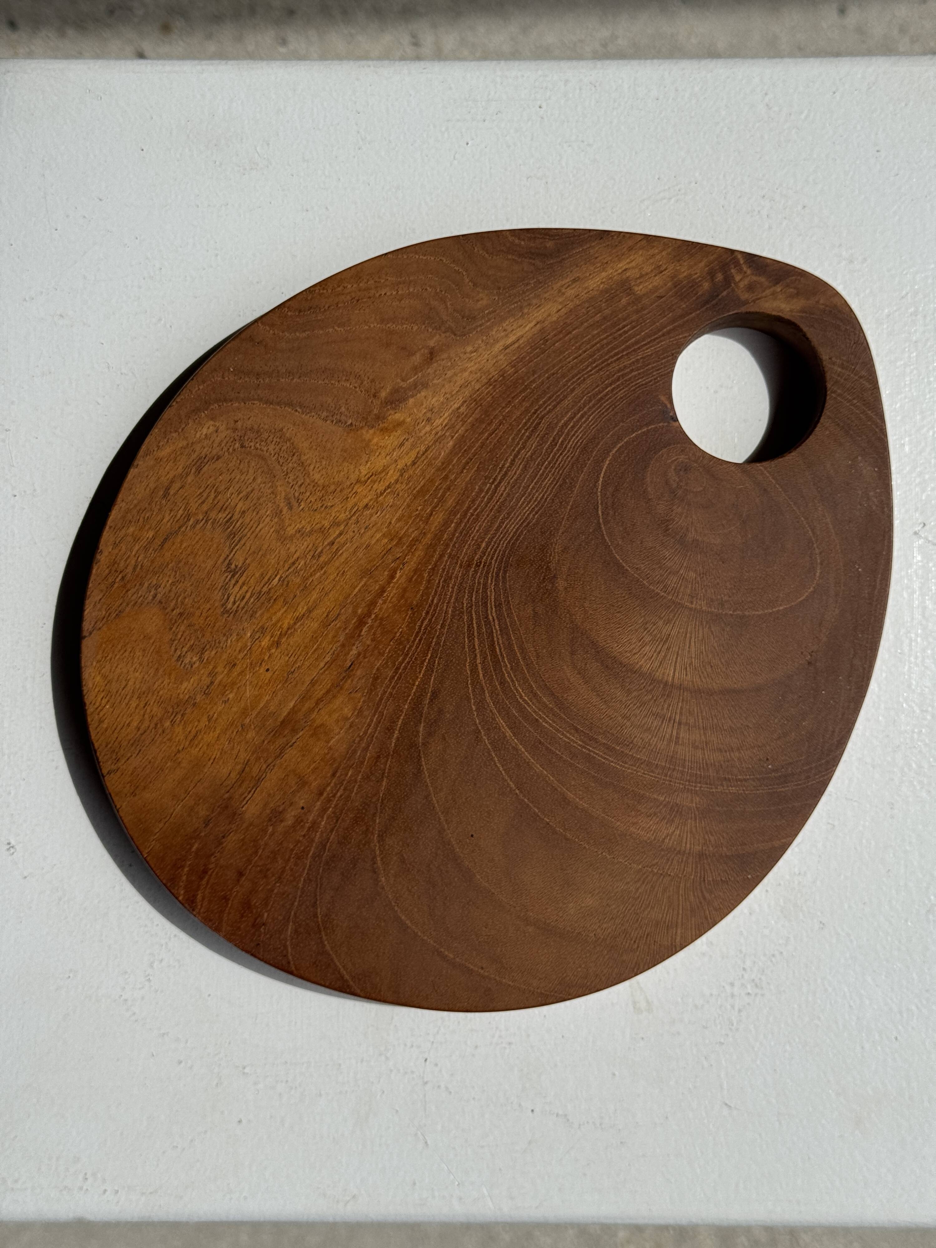 Small circular teak monoxyle cutting board with handle 22 x 13.