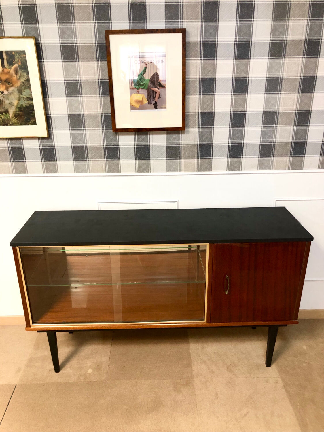 Vintage showcase row