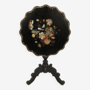 Napoleon III tilting pedestal table in blackened burgundy wood decorated with flowers