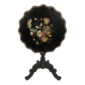 Napoleon III tilting pedestal table in blackened burgundy wood decorated with flowers