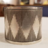 Silver metal towel round