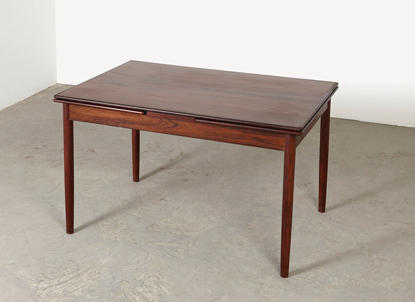 Extensible in the 1960s rosewood dining table.