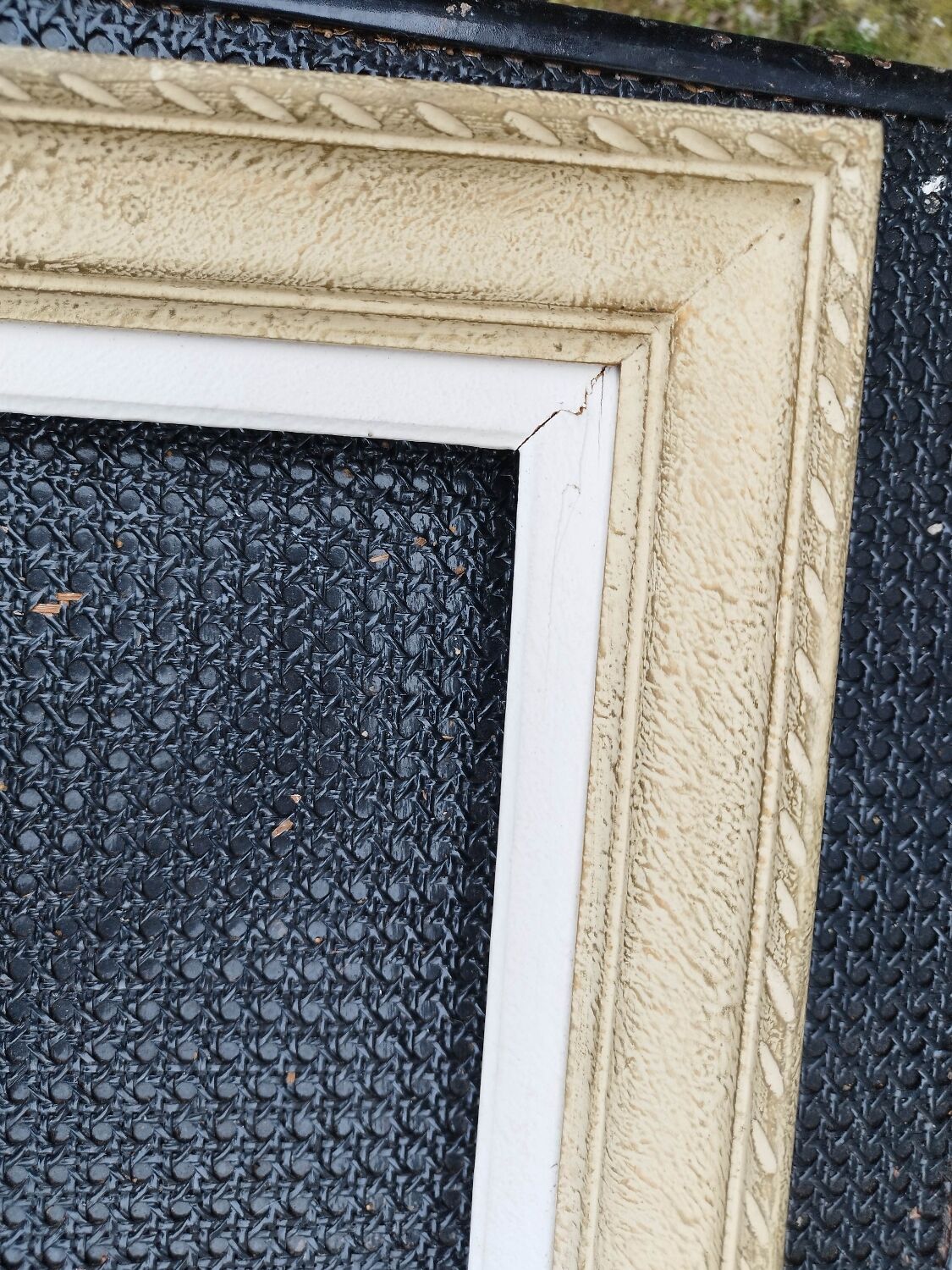 Old frame in gilded beige wood, 59x46 cm