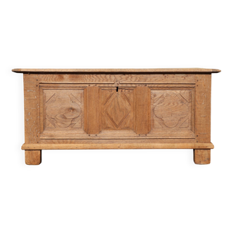 Grand coffre ancien en bois naturel – XVIIIᵉ siècle