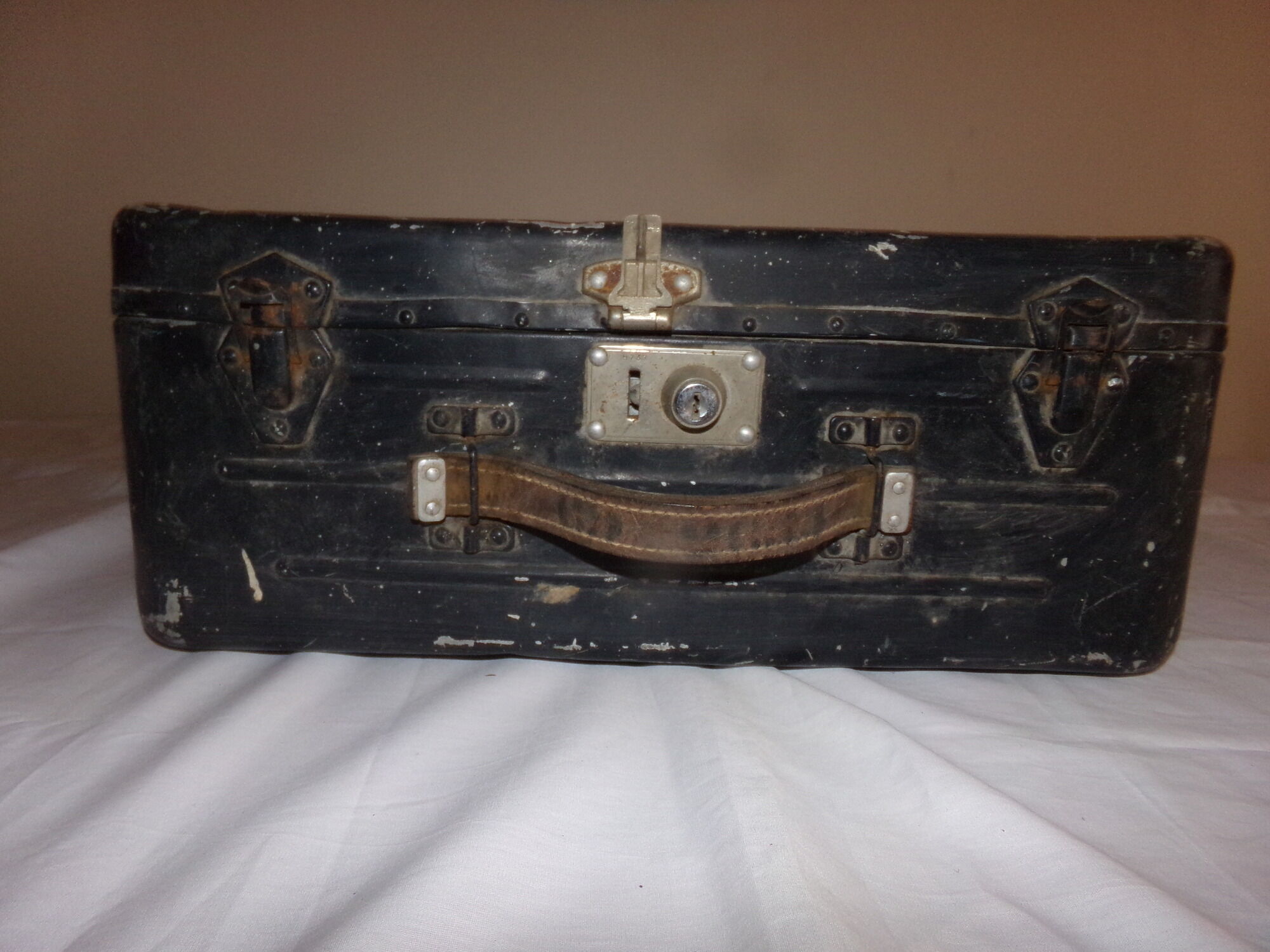 Metal black wrist Navy leather case