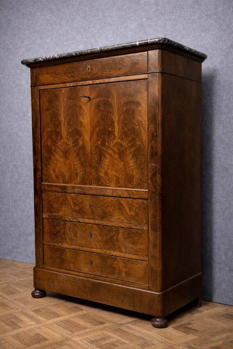 Secretary from the Louis Philippe period in walnut briar, 19th century.