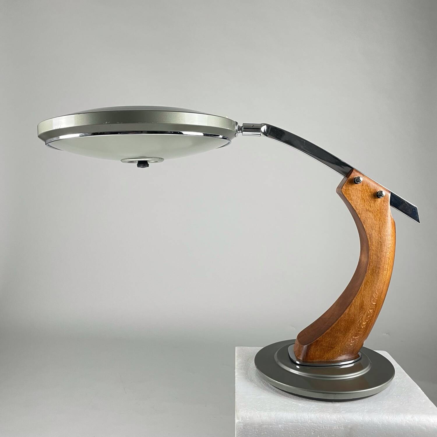 Lampe president, conçue par luís pérez de la oliva pour fase 1970 gris clair