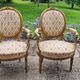 Paire de fauteuils médaillon en bois doré style Louis XVI