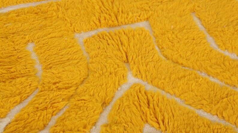 Ecru Moroccan rug with geometric patterns 250cm x 150cm