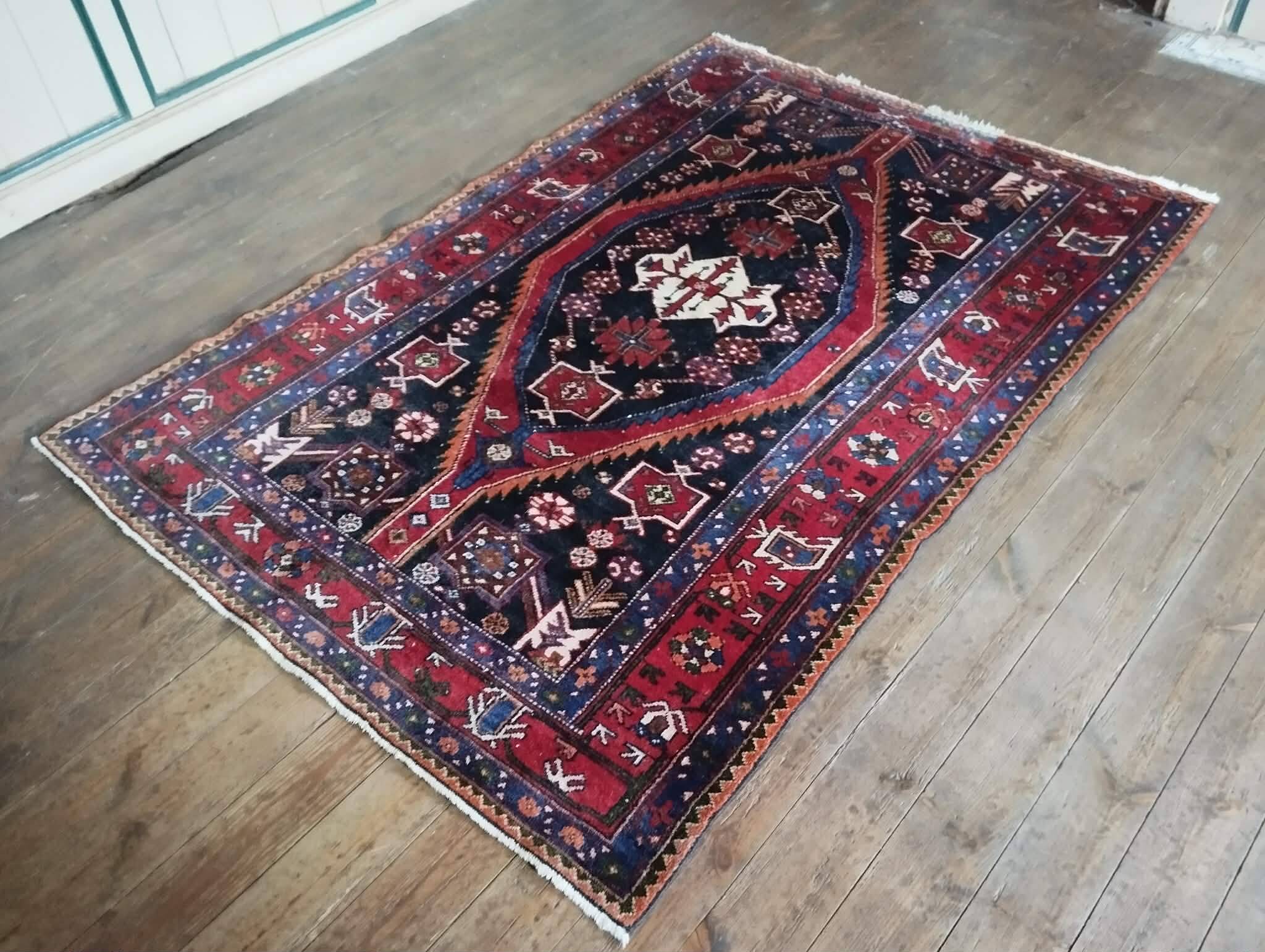 Handmade Mazlaghan Persian rug 192x134cm