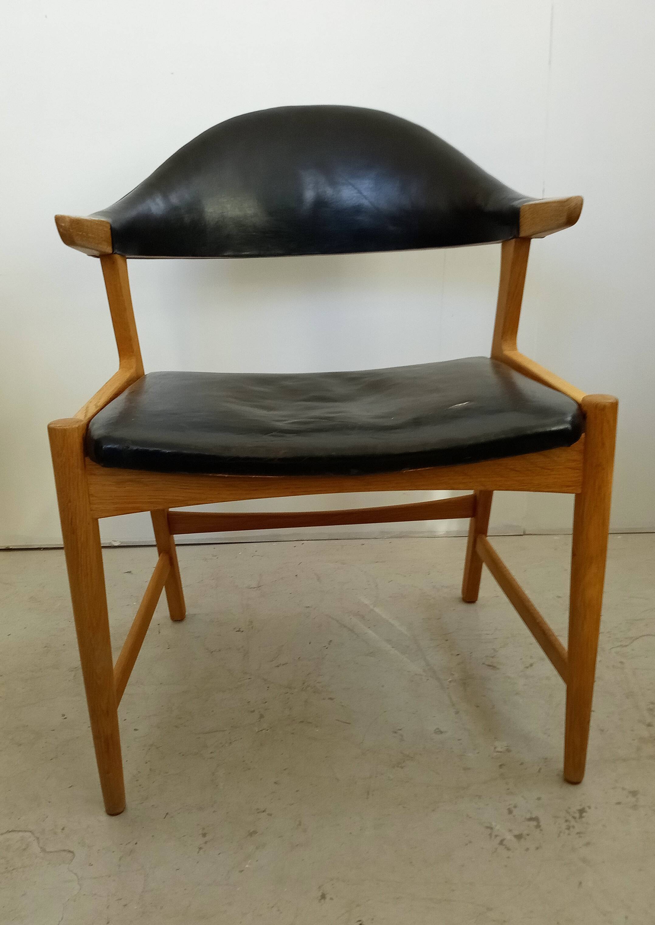Danish armchair in oak and black leather