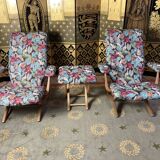Paire de fauteuils poly confort et 1 repose- pieds
