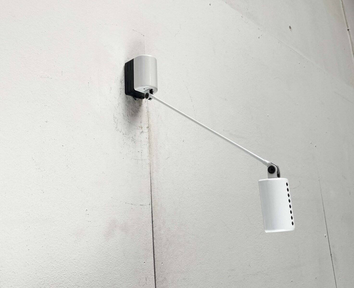 Classic white wall lamp Daphinette Italian vintage by Tommaso Cimini for Lumina, 1980s.