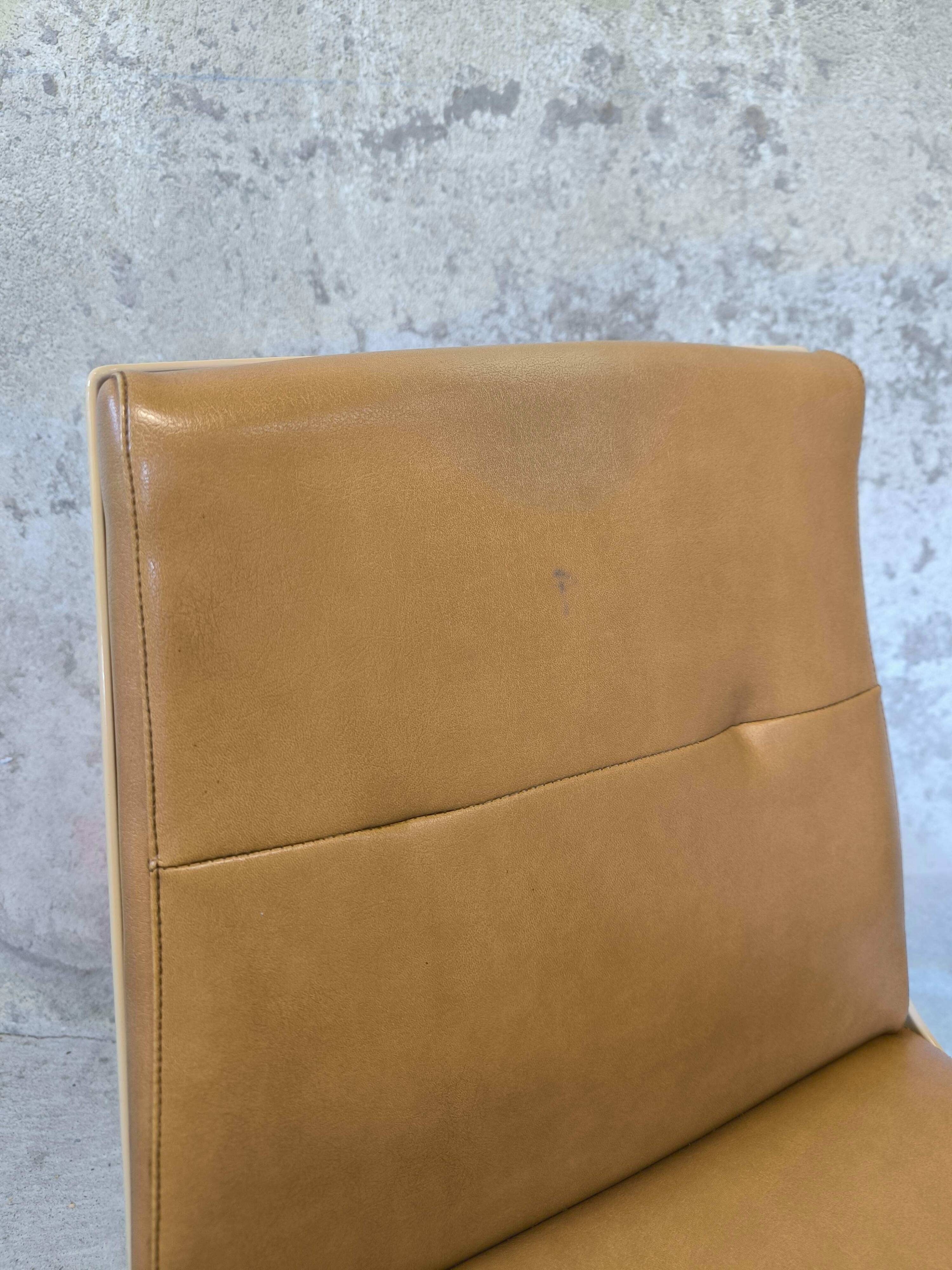 Vintage tulip leg chair.