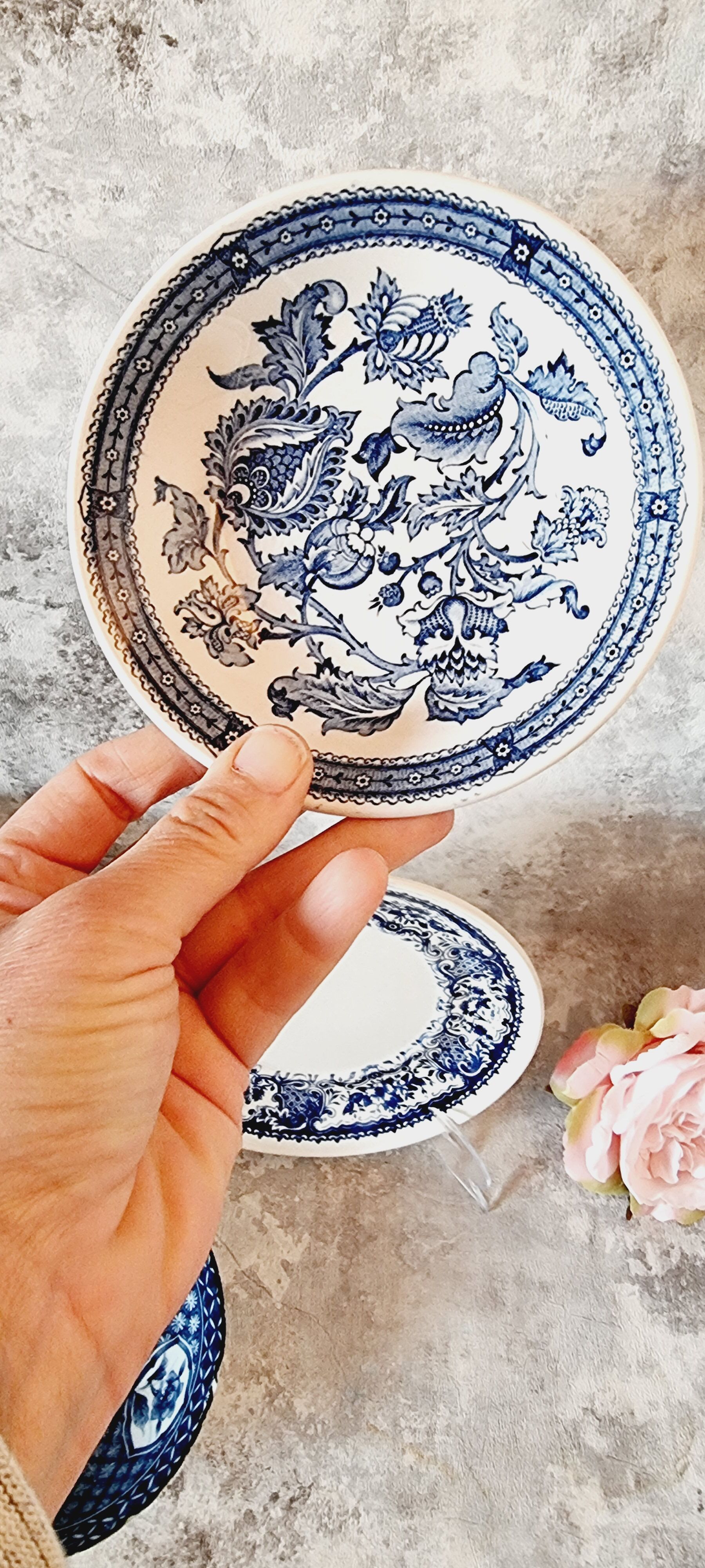 Set of 4 blue and white porcelain plates