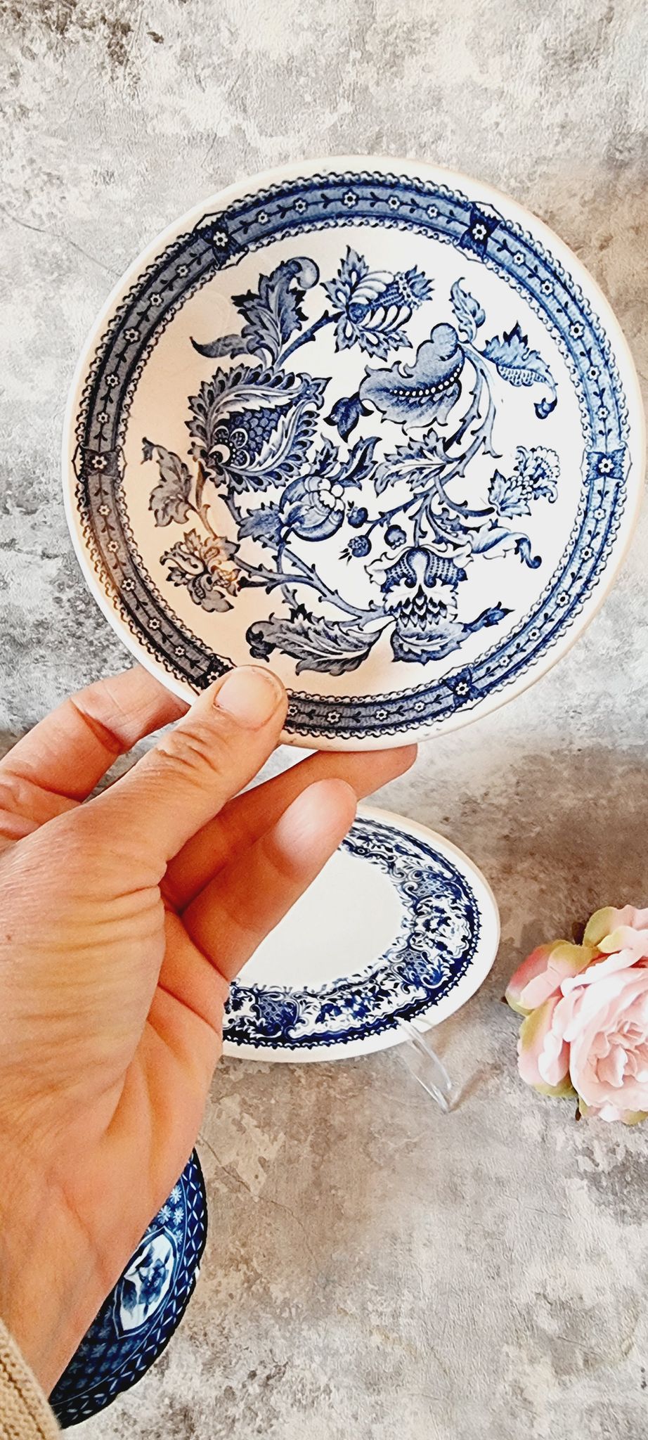 Set of 4 blue and white porcelain plates