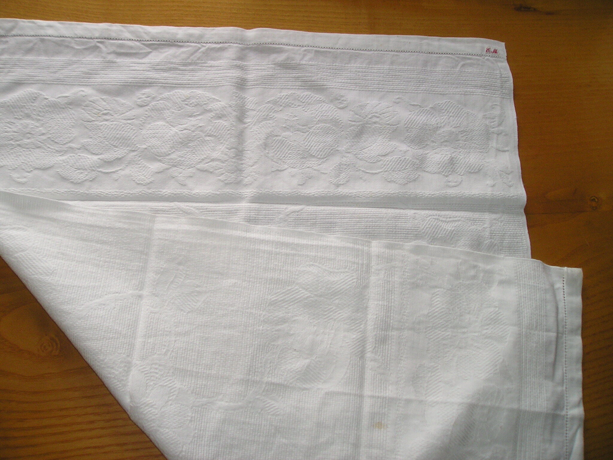 Set of 12 embroidered napkins