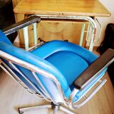 Desk with door-satchel