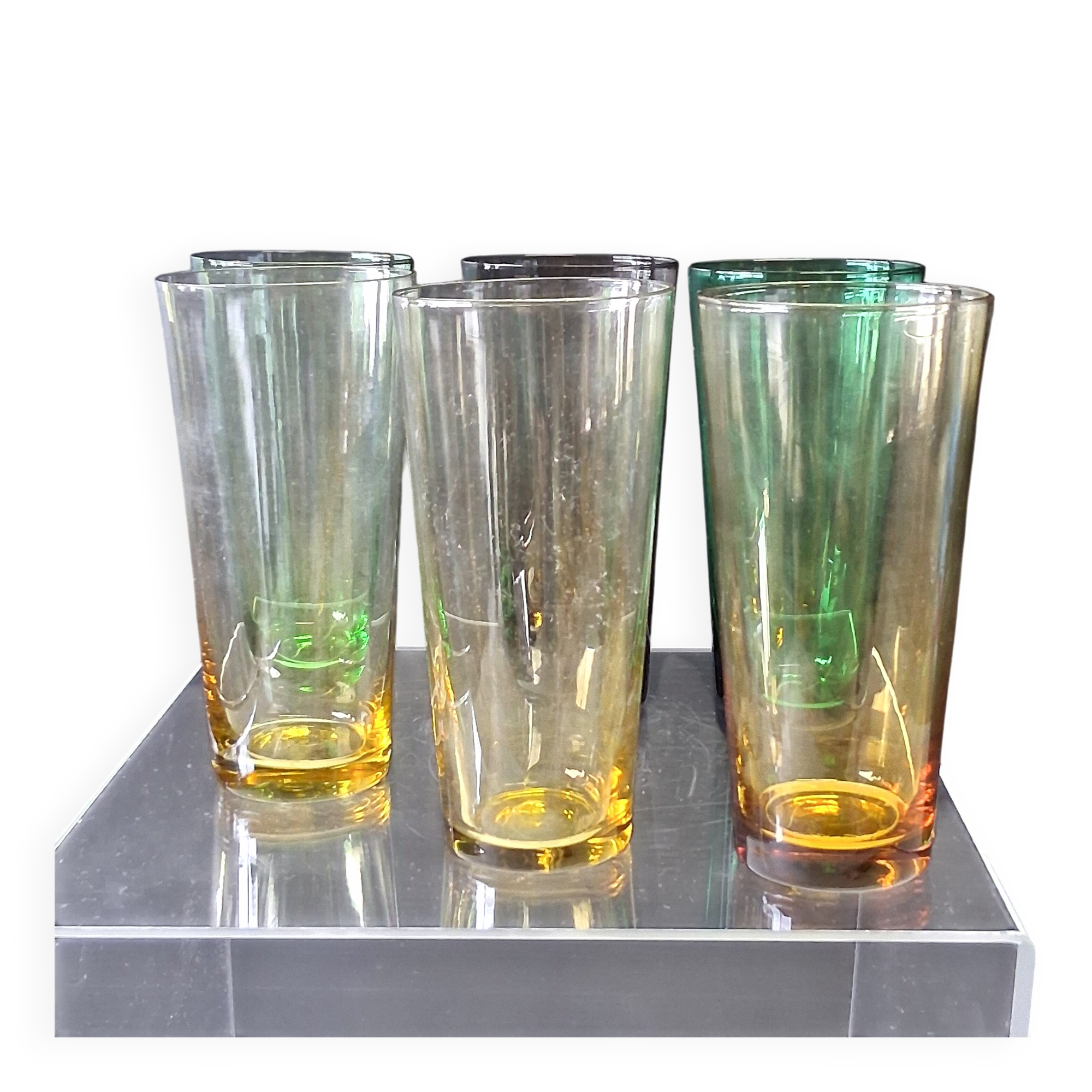 Set of 6 coloured vintage juice glasses in very good condition.