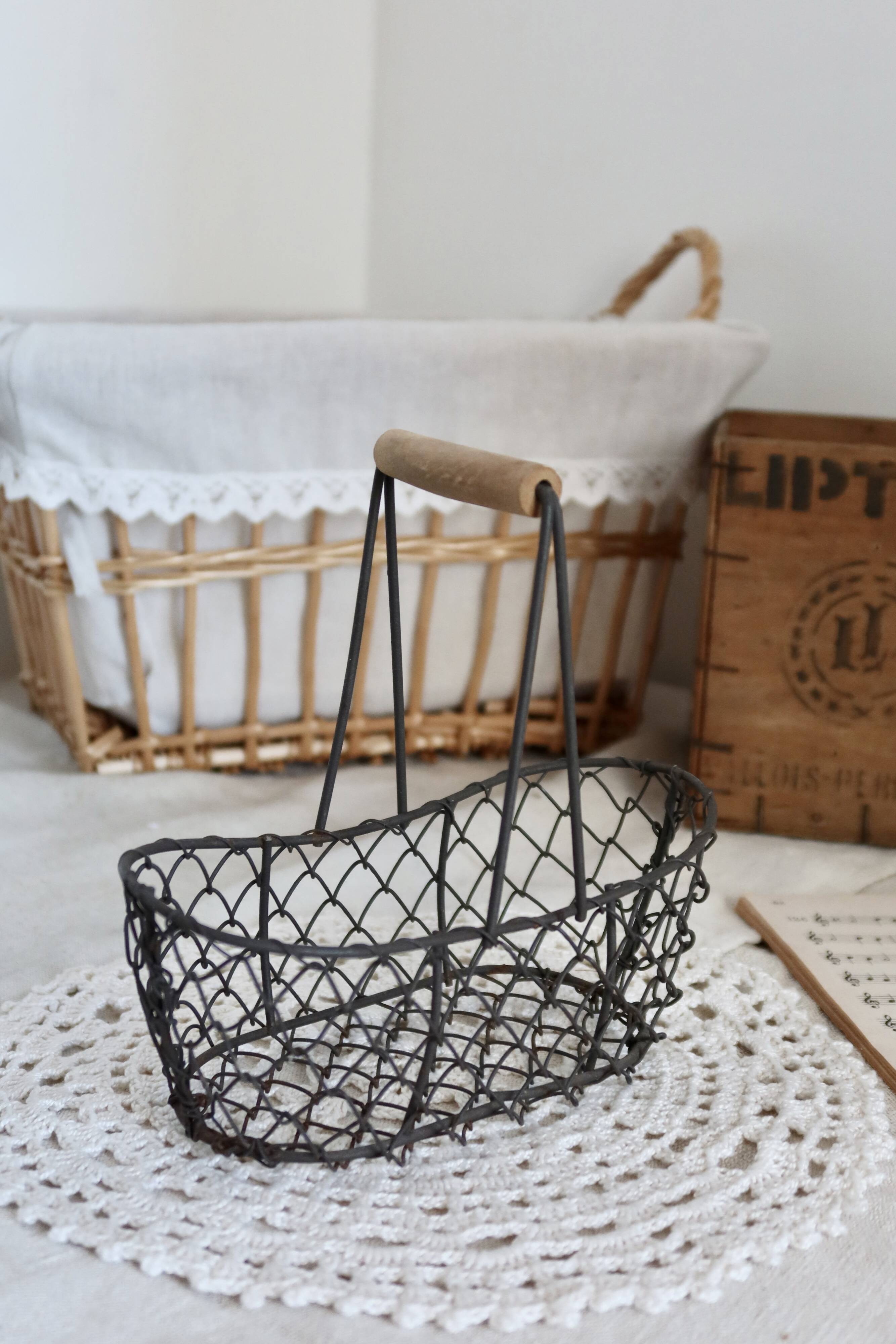 Petit panier à œufs métal et bois vintage rustique