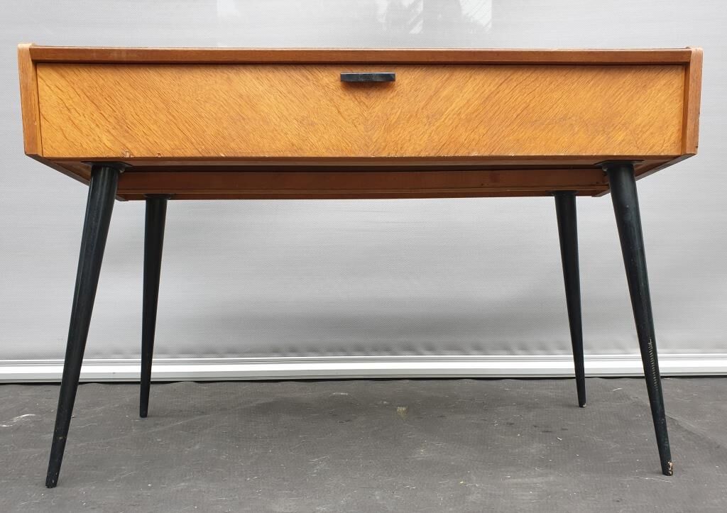 Console serves Singer Scandinavian design 1960