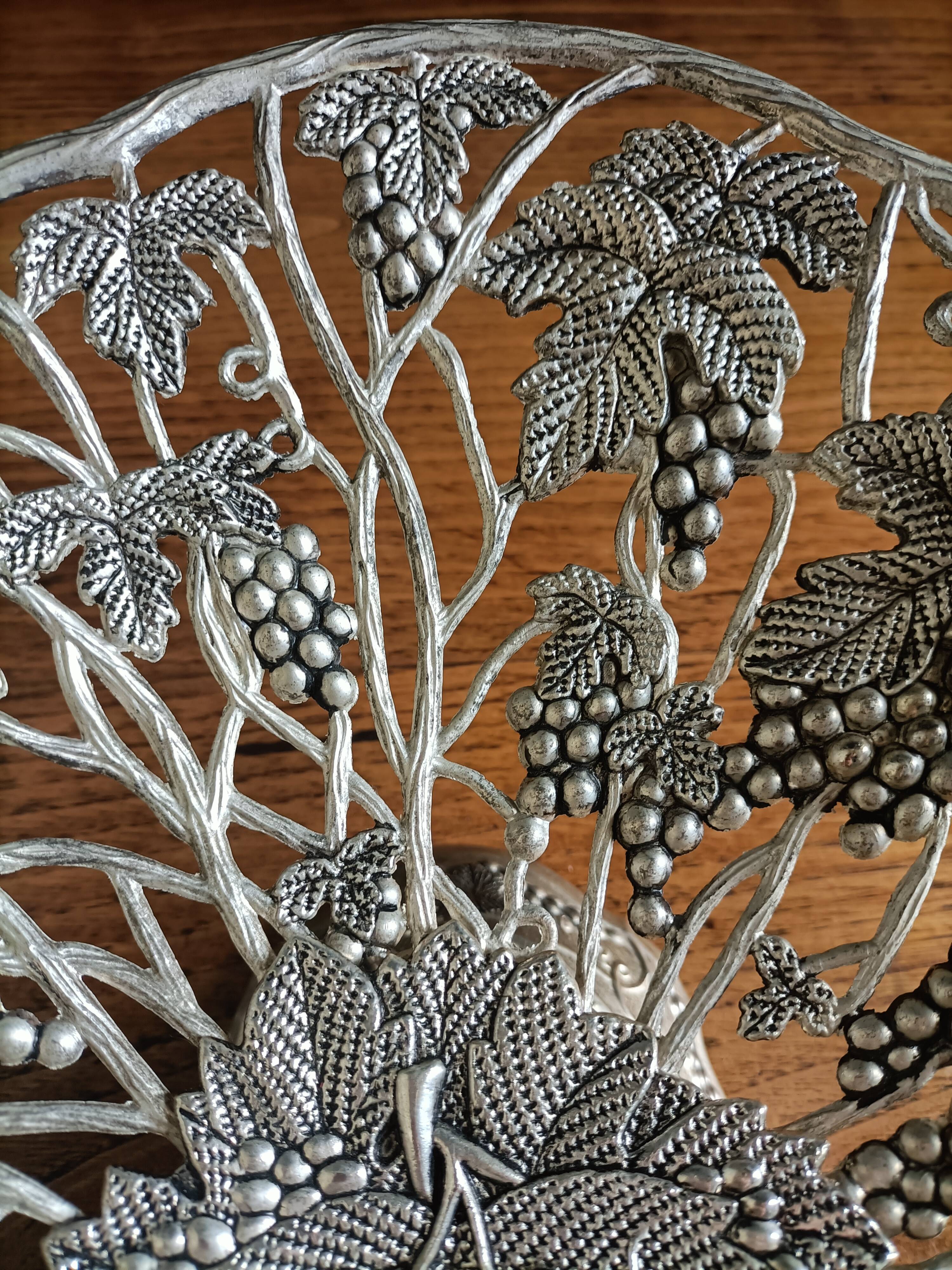 Silver-plated fruit bowl with foot