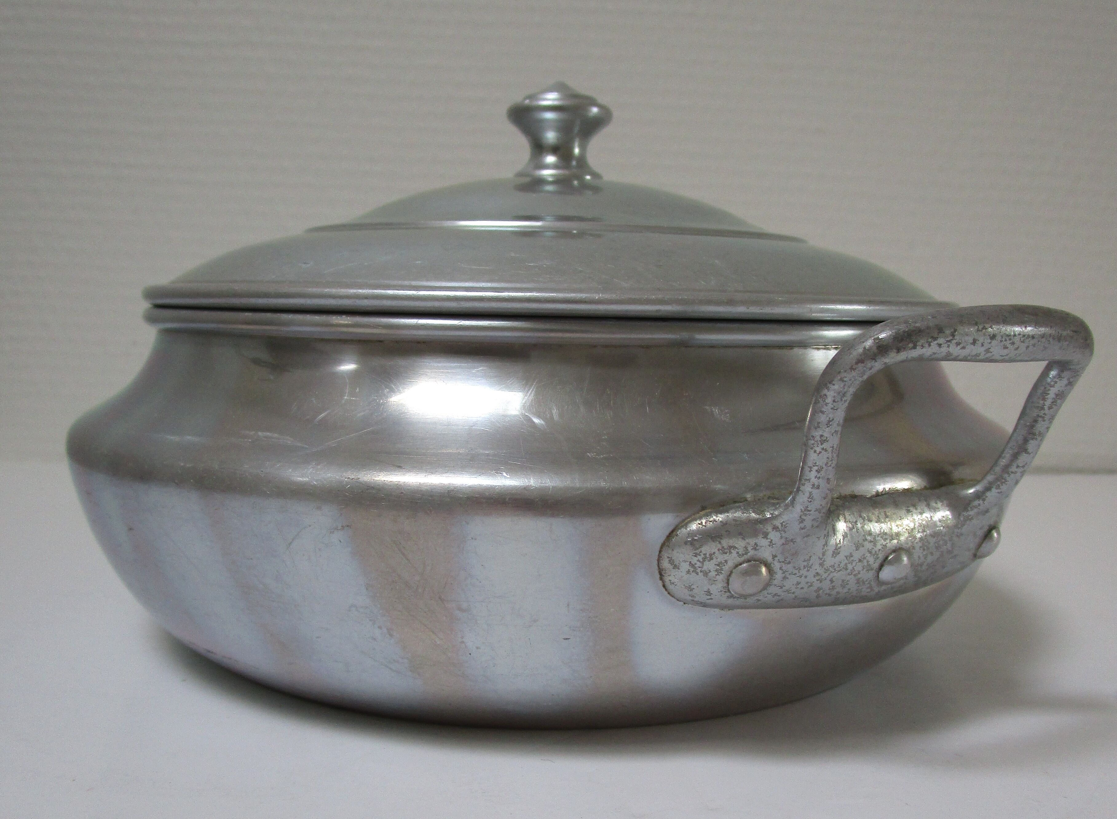 Set of two aluminum tureen Turneds from the 30s/40s