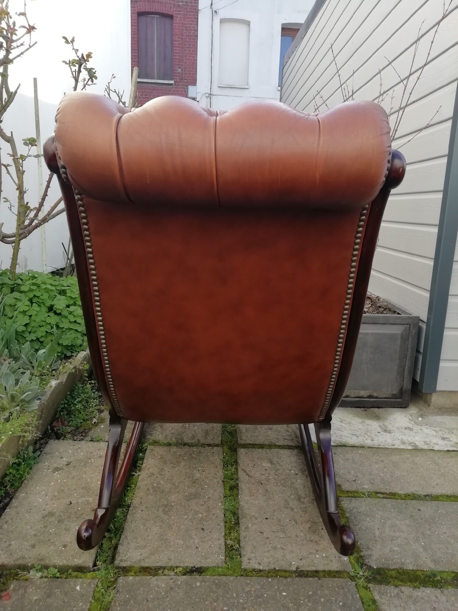 Rocking leather Chesterfield