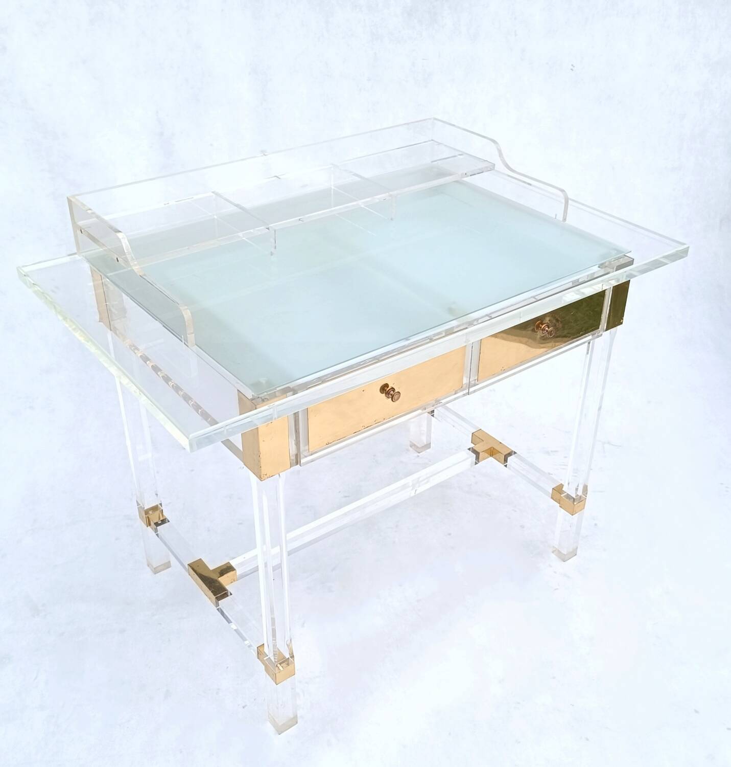 Bureau en verre acrylique et laiton par Charles Hollis Jones