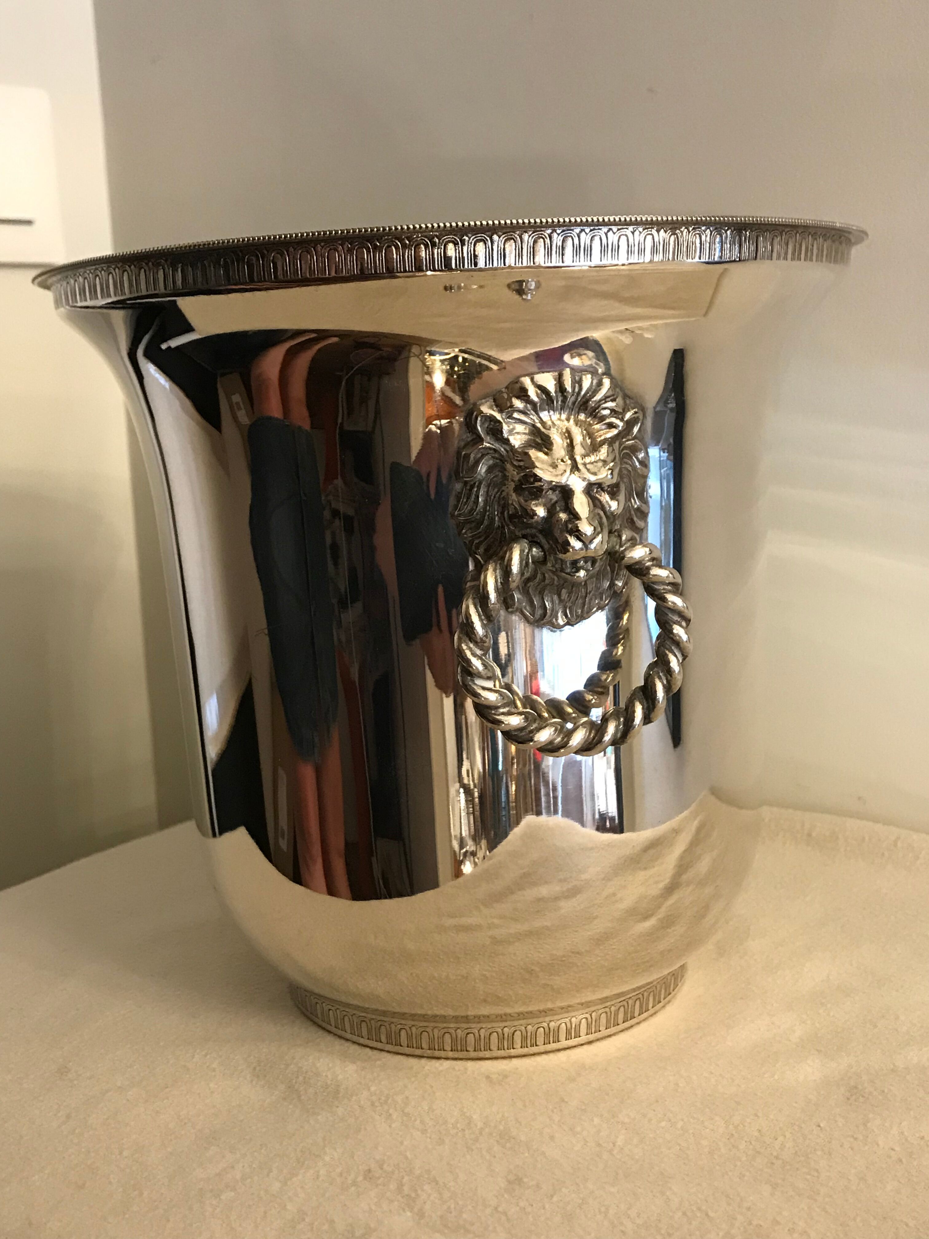 Ancient champagne bucket in silver metal with lion heads