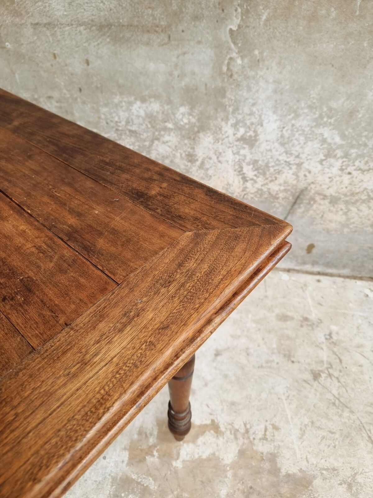 Extendable dining table elm wood
