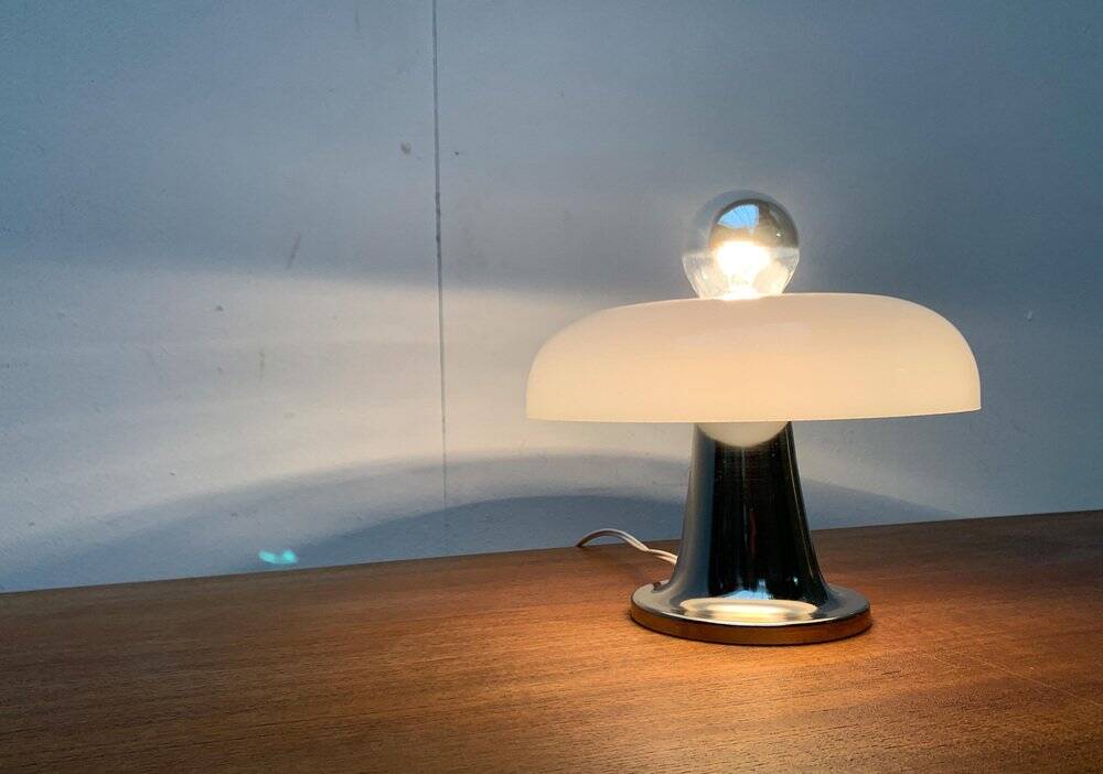 Italian mushroom table lamp from the mid-century space age, 1960s.