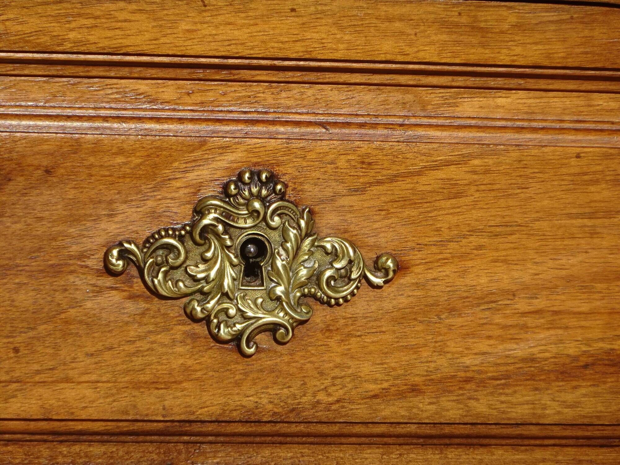 Commode en noyer Louis XV avec miroir