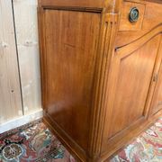 Buffet bas d'époque Louis XVI en merisier massif