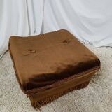 Pouf in green velvet