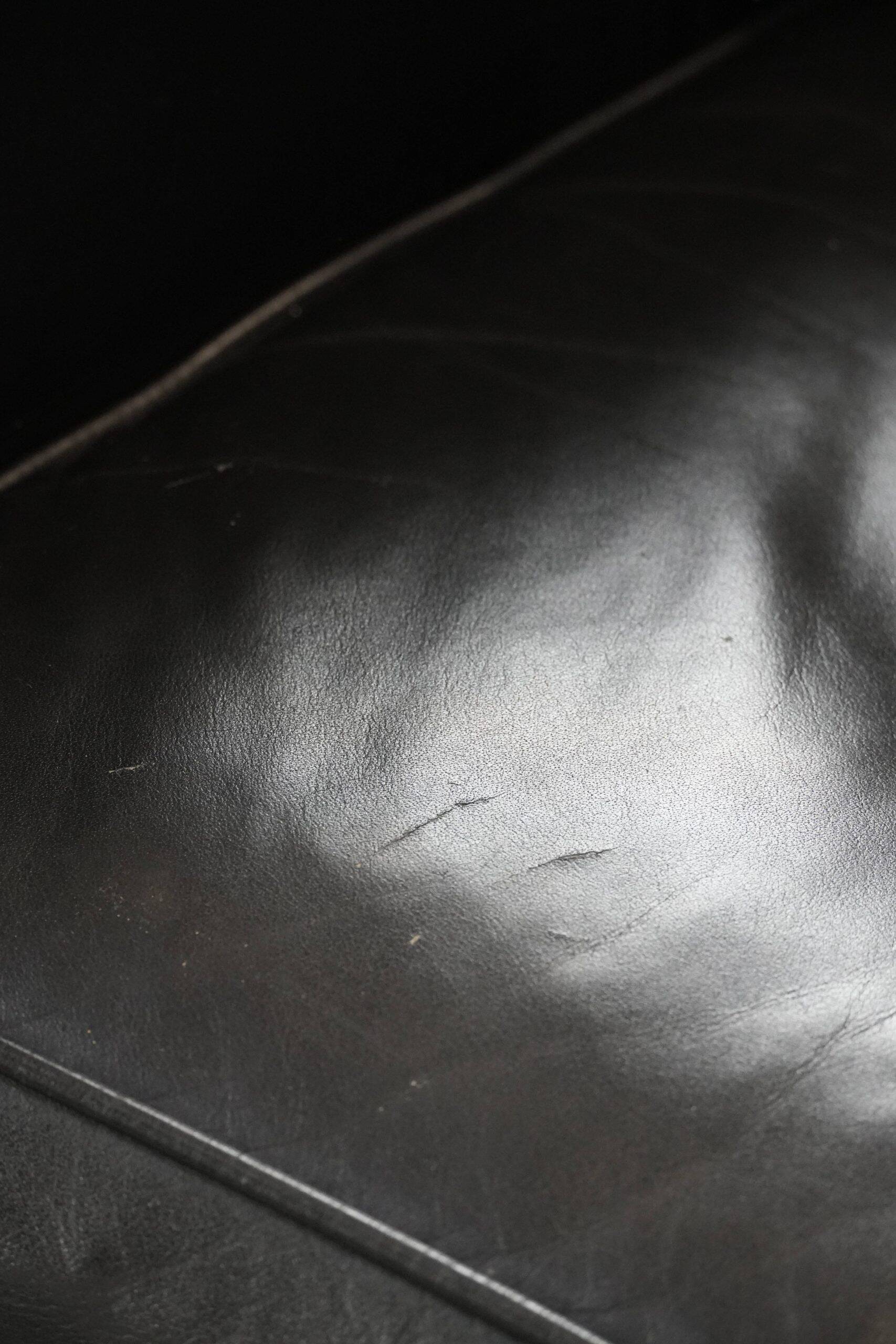 Fauteuil Art Déco en cuir noir et bois
